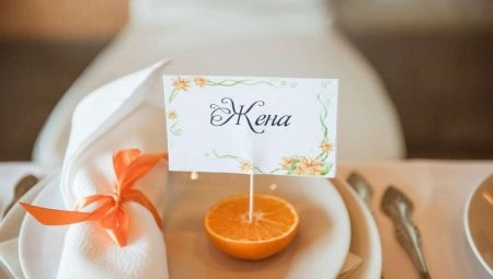 How to make and arrange cards for seating guests at the wedding with their own hands?