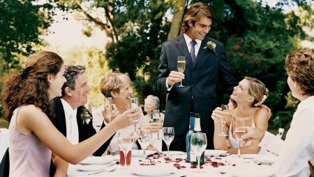 Bagaimana untuk mengucapkan terima kasih kepada saudara-mara di majlis perkahwinan?