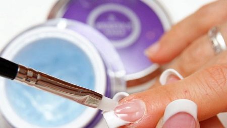 Estensione dello smalto per unghie gel: metodi, tecniche, vantaggi e svantaggi