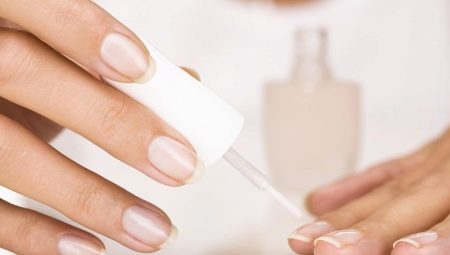 Features of colorless manicure