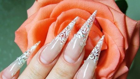 Elegant design av naglar i form av toppar och tekniken för att skapa dem