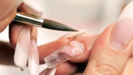 Co jsou tipy na nehty a jak je správně používat?