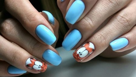 Design of manicure with drawings of animals.