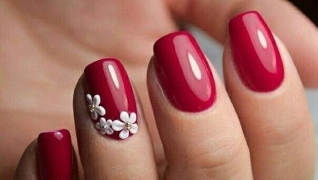 Ideas de manicura roja para uñas cortas