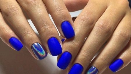 Idee di manicure blu per unghie corte