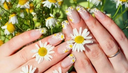 Hur man ritar blommor på naglarna: demonteras steg för steg