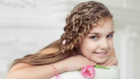 Plaukų lankas - puiki šukuosena mažajai princesei