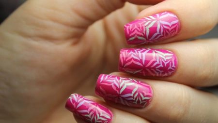Idee per la progettazione di nail art per unghie medie