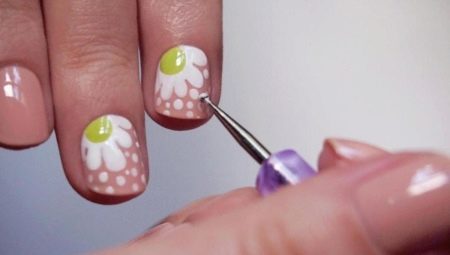 How to draw on nails?