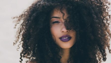 Bagaimana untuk membuat afro-curls di rumah?
