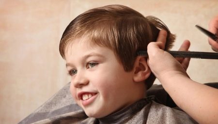 Trendiga frisyrer för pojkar till skolbarn