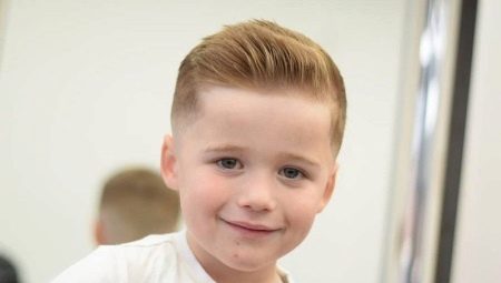 Auswahl an Haarschnitten für kurzes Haar für Jungen