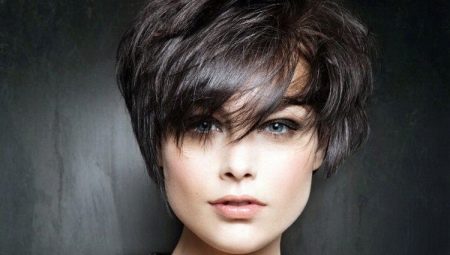 Korte hårklipp for kvinner uten styling: funksjoner, fordeler og ulemper, valg av tips