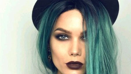 Grunge hairstyle features