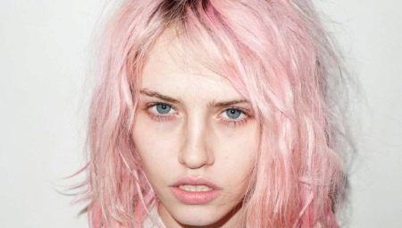 Lyserødt hårfarve: farvningstyper og -finesser