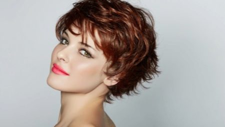 Orta saçlar için Pixie saç kesimi: özellikler, seçim ve stil için ipuçları