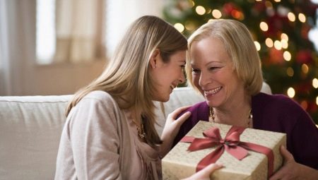 What to give mother in law for New Year?