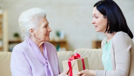 ¿Qué regalar a la abuela durante 70 años?