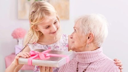 ¿Qué regalar a la abuela durante 90 años?