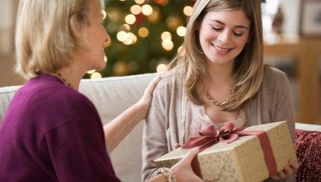 What to give a daughter-in-law for the New Year?