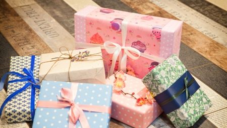 Kuinka pakata tasainen lahja lahjapaperiin?