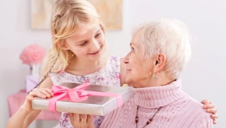 What kind of gift can you give your grandmother with your own hands for your birthday?
