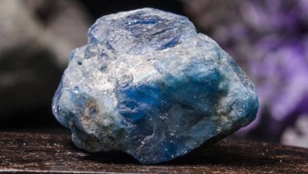 Apatitový kameň: ložiská, vlastnosti a použitie