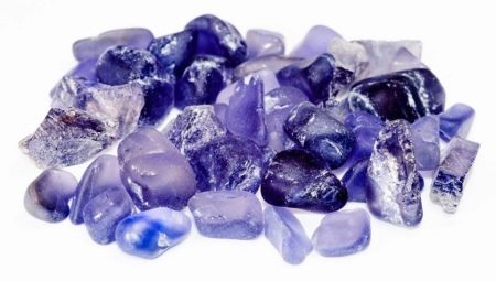 Iolite: description, meaning and properties of stone