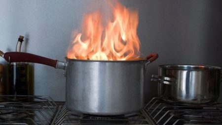 วิธีกำจัดกลิ่นของการเผาไหม้ในอพาร์ทเมนต์หลังจากกระทะที่ถูกไฟไหม้?