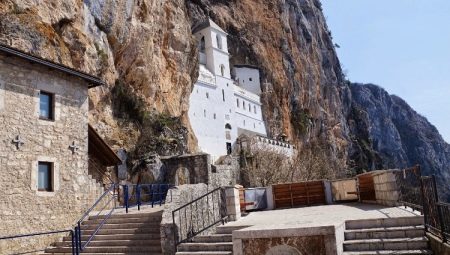 Monastère d'Ostrog au Monténégro: description et voyage