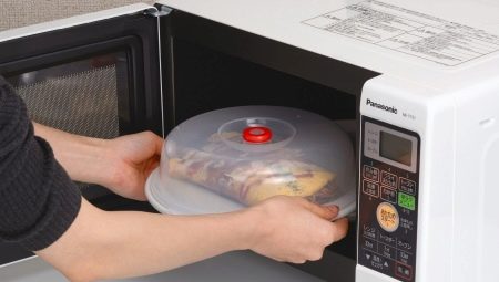 Druhy a vlastnosti výběru nádobí pro mikrovlnnou troubu