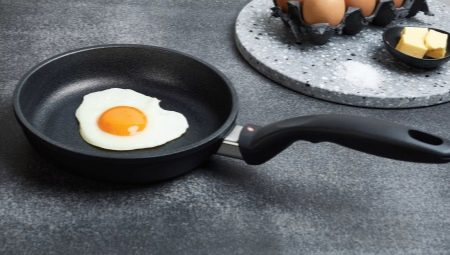 Τύποι και επιλογή τηγανιού για τηγανητά αυγά