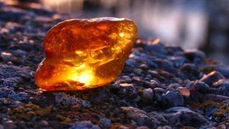 Bärnsten: funktioner, typer och egenskaper hos sten