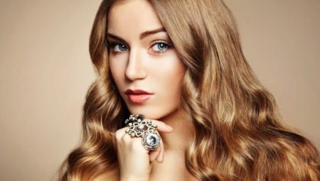 Caramel blond hair color: who cares and how to get it?