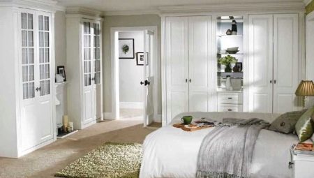 Designul interior al dormitorului în alb