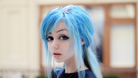 Siniset hiukset: suositut värit, väriaineen valinta ja hoitovinkit