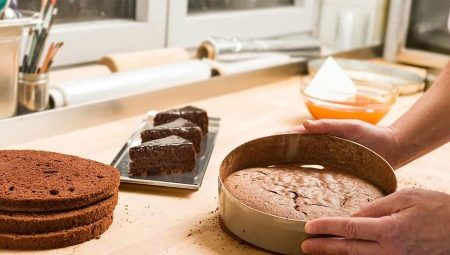 Bagaimana untuk membuat acuan untuk kek dengan tangan anda sendiri?
