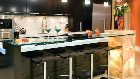 Hvordan velge og plassere en bardisk på et kjøkken?