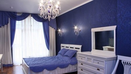 Pilihan reka bentuk untuk bilik tidur dengan nada biru