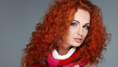 Ryškiai raudona plaukų spalva: patarimai, kaip pasirinkti, dažyti ir prižiūrėti