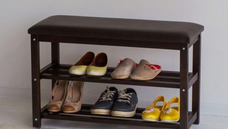Koridorda ayakkabı için bir raf ile tezgah: seçim için türleri ve öneriler