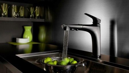 faucets ห้องครัวสีดำ: พันธุ์เคล็ดลับสำหรับการเลือกและการดูแล