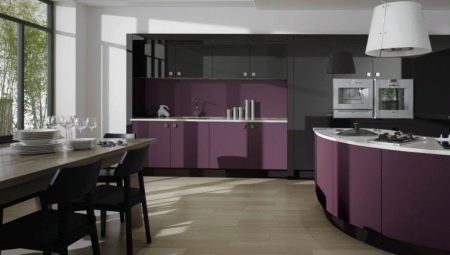 Cozinha colorida de berinjela