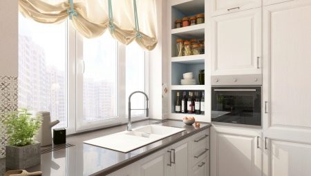 Keukens met een gootsteen voor het raam: voors, tegens en design