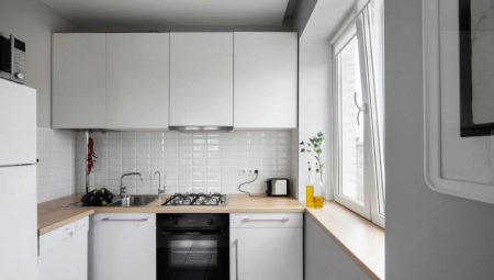 Virtuvės Brežnevkoje: planavimas, projektavimas ir išdėstymas