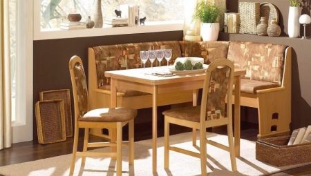 Keittiönurkat, joissa on pöytä ja tuolit: valitut ominaisuudet ja salaisuudet
