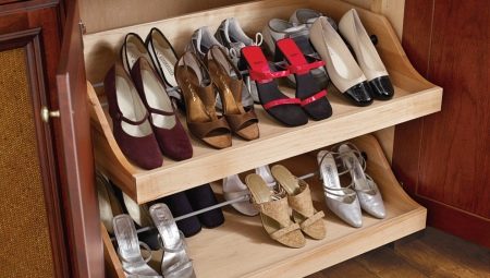 Hylder til sko i gangen: sorter og valg