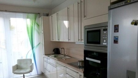 Ravna kuhinja od 3 metra s hladnjakom: ideje za dizajn