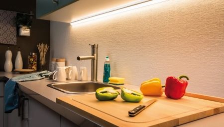 Opzioni per l'organizzazione dell'illuminazione dell'area di lavoro in cucina