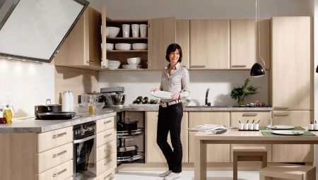 Nurodykite atstumą tarp viršutinės ir apatinės spintelių virtuvėje